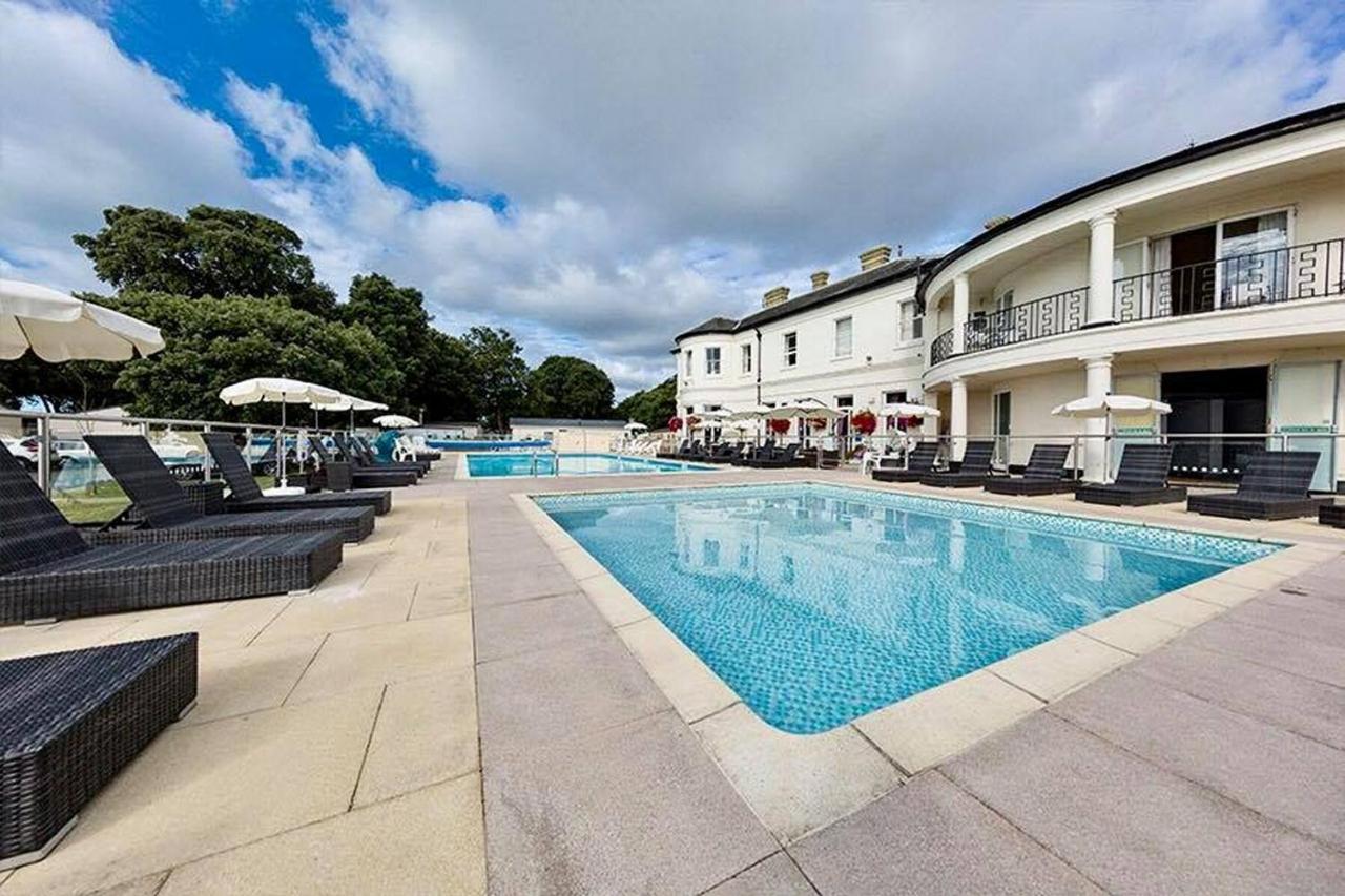 Mudeford Beach Lodge Dış mekan fotoğraf