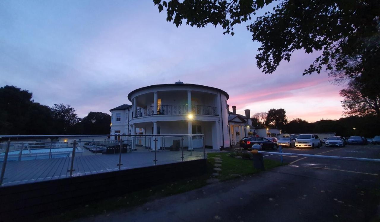 Mudeford Beach Lodge Dış mekan fotoğraf