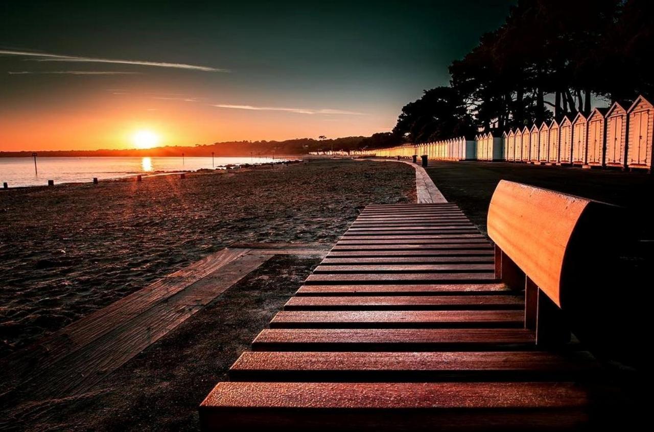 Mudeford Beach Lodge Dış mekan fotoğraf